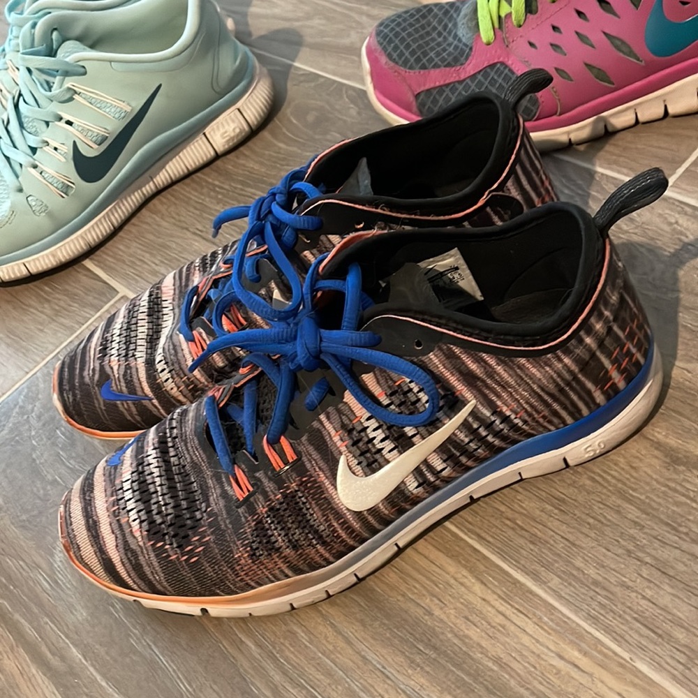 Nike Running Shoes - Picture 5 of 6